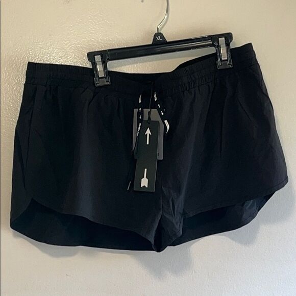 NEW WITH TAGS WOMEN’S BLACK THE UPSIDE LINED RUN 2” SHORTS SIZE 10/LARGE - Picture 3 of 8